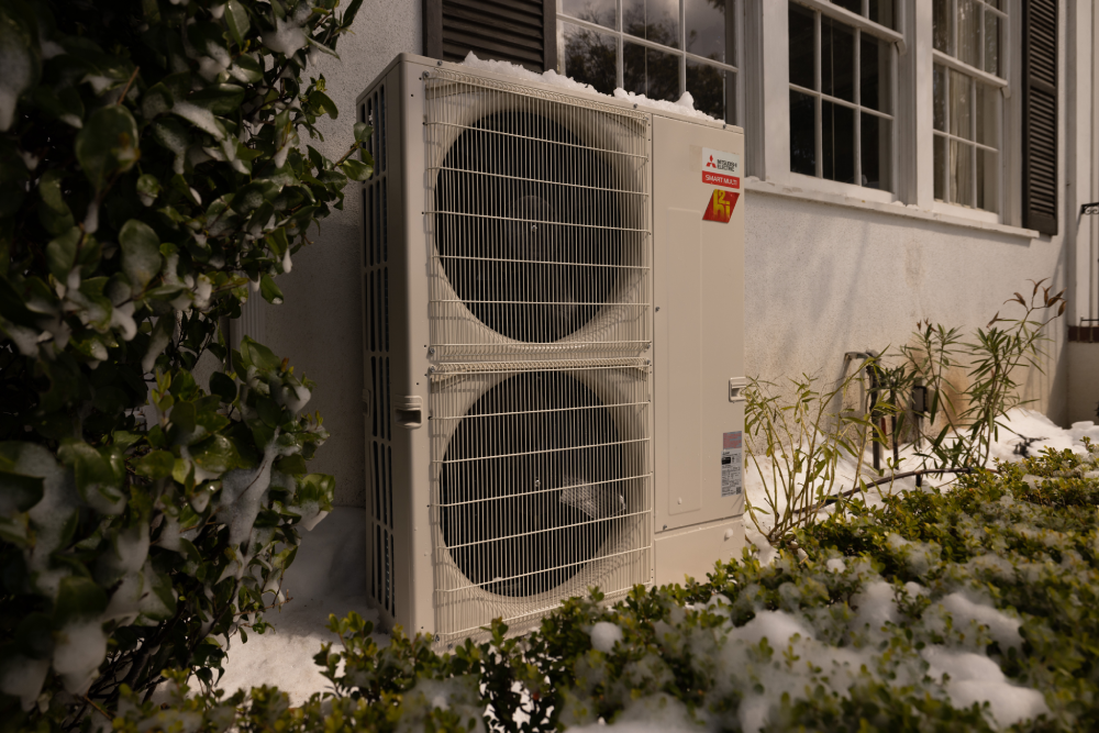 Mitsubishi Electric Smart Multi outdoor unit operating in snow